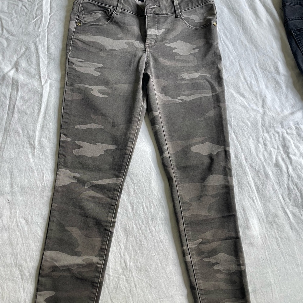 Wit & Wisdom Camouflage Jeans in Gray